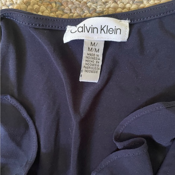 Sleeveless Calvin Klein ruffled blouse - Picture 2 of 4